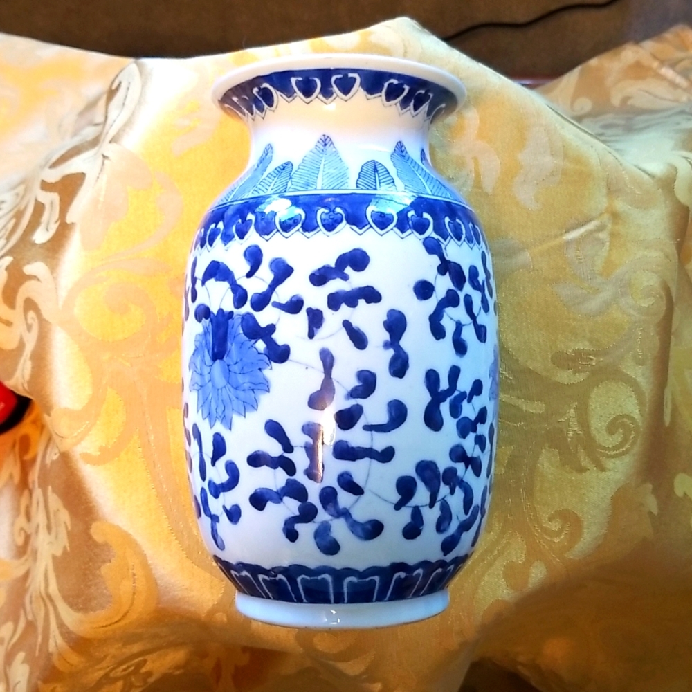 Asian Blue and White Urn Vase Backstamp